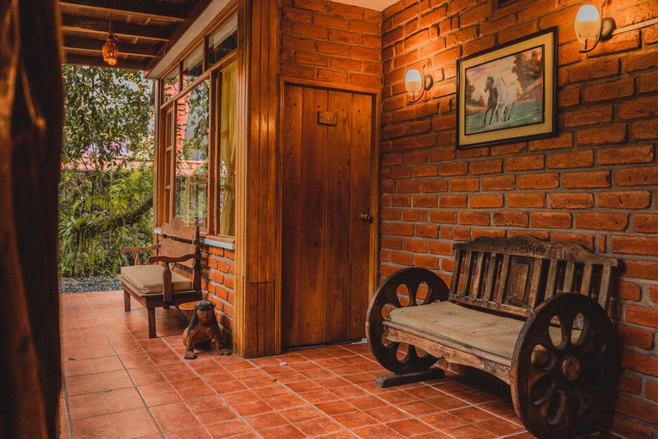 Hostal Las Palmas Puyo Exteriör bild